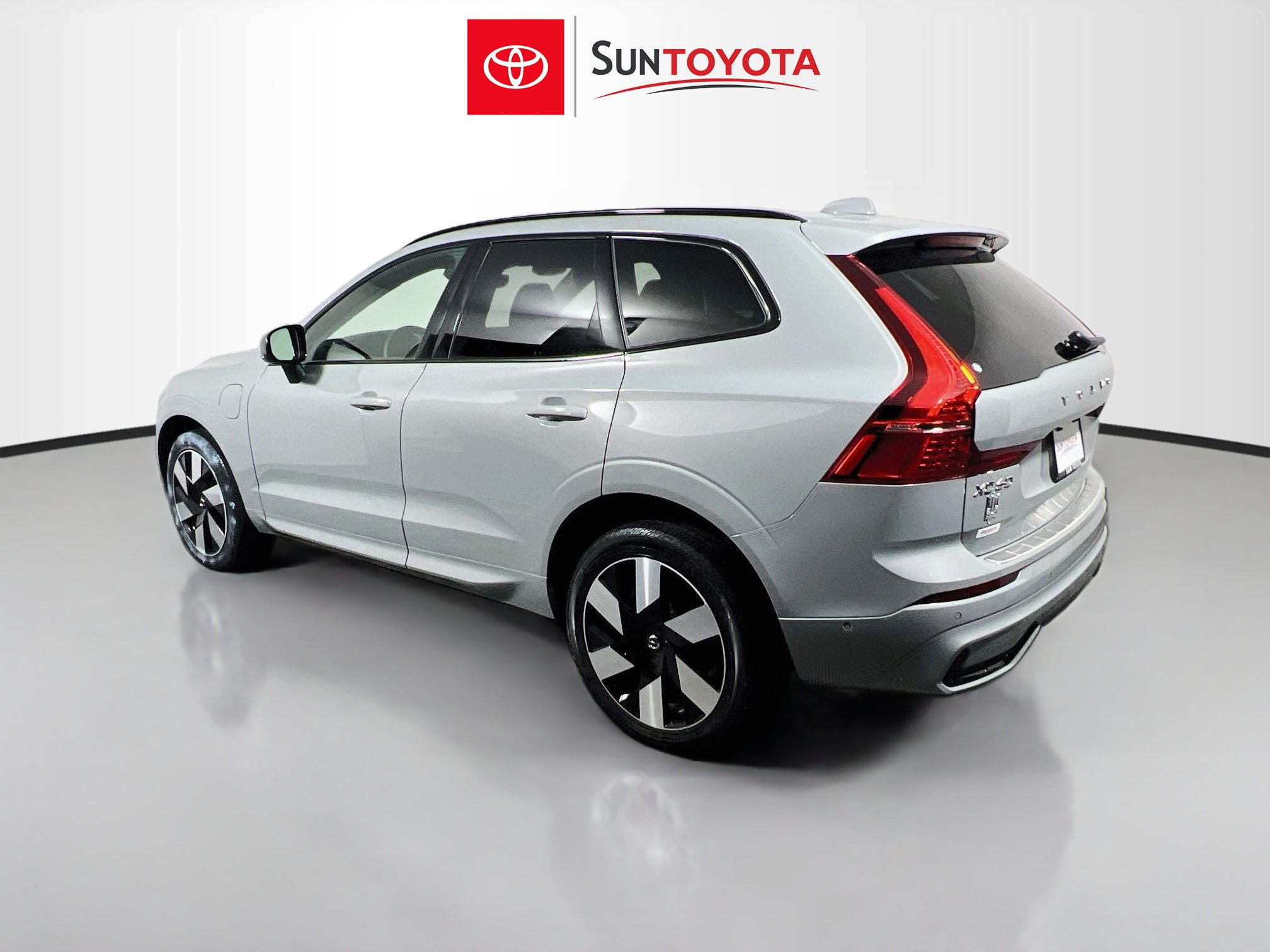 Used 2024 Volvo XC60 T8 Plus w/ Protection Package Premier AWD/4WD image 6