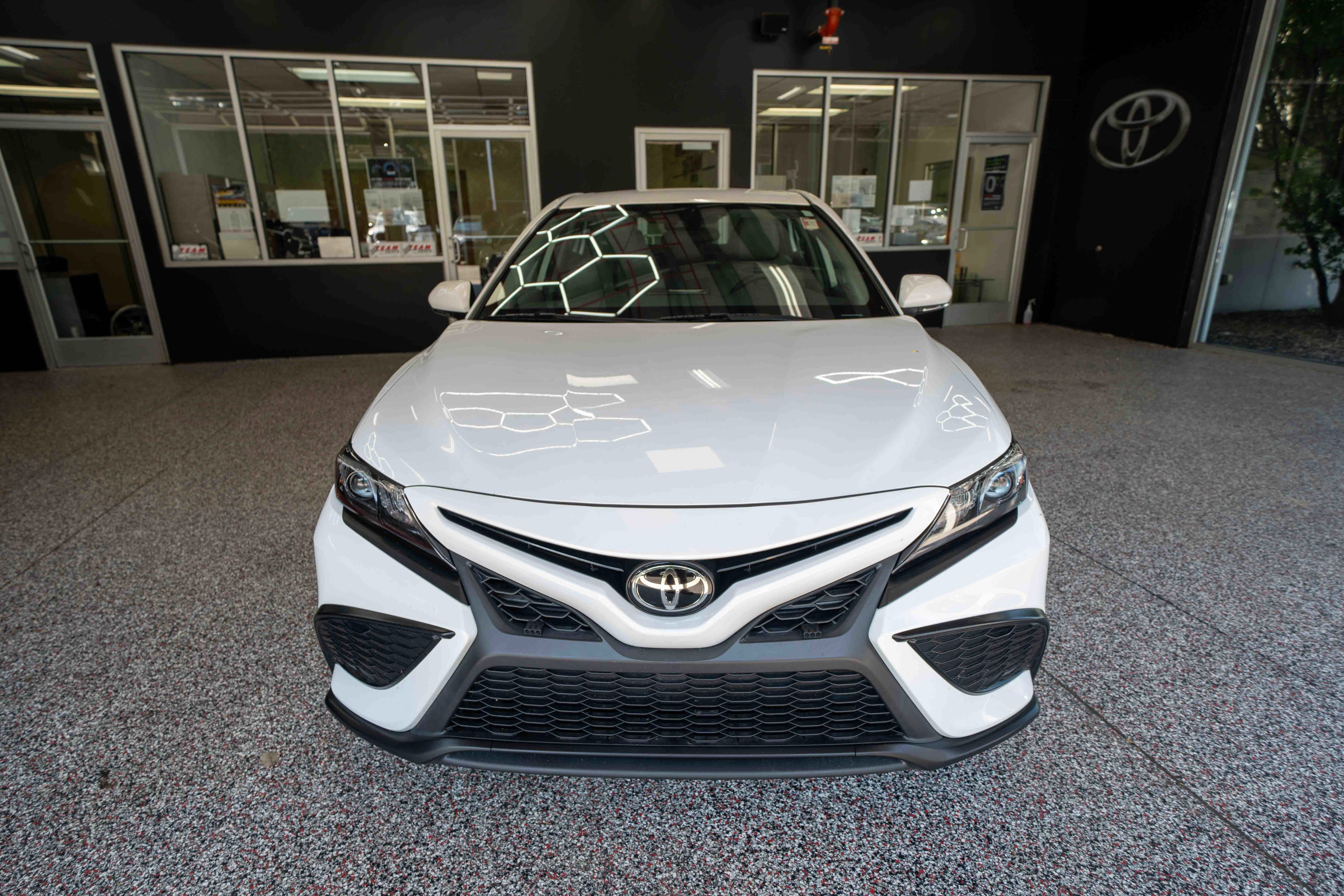 Used 2022 Toyota Camry SE FWD image 6