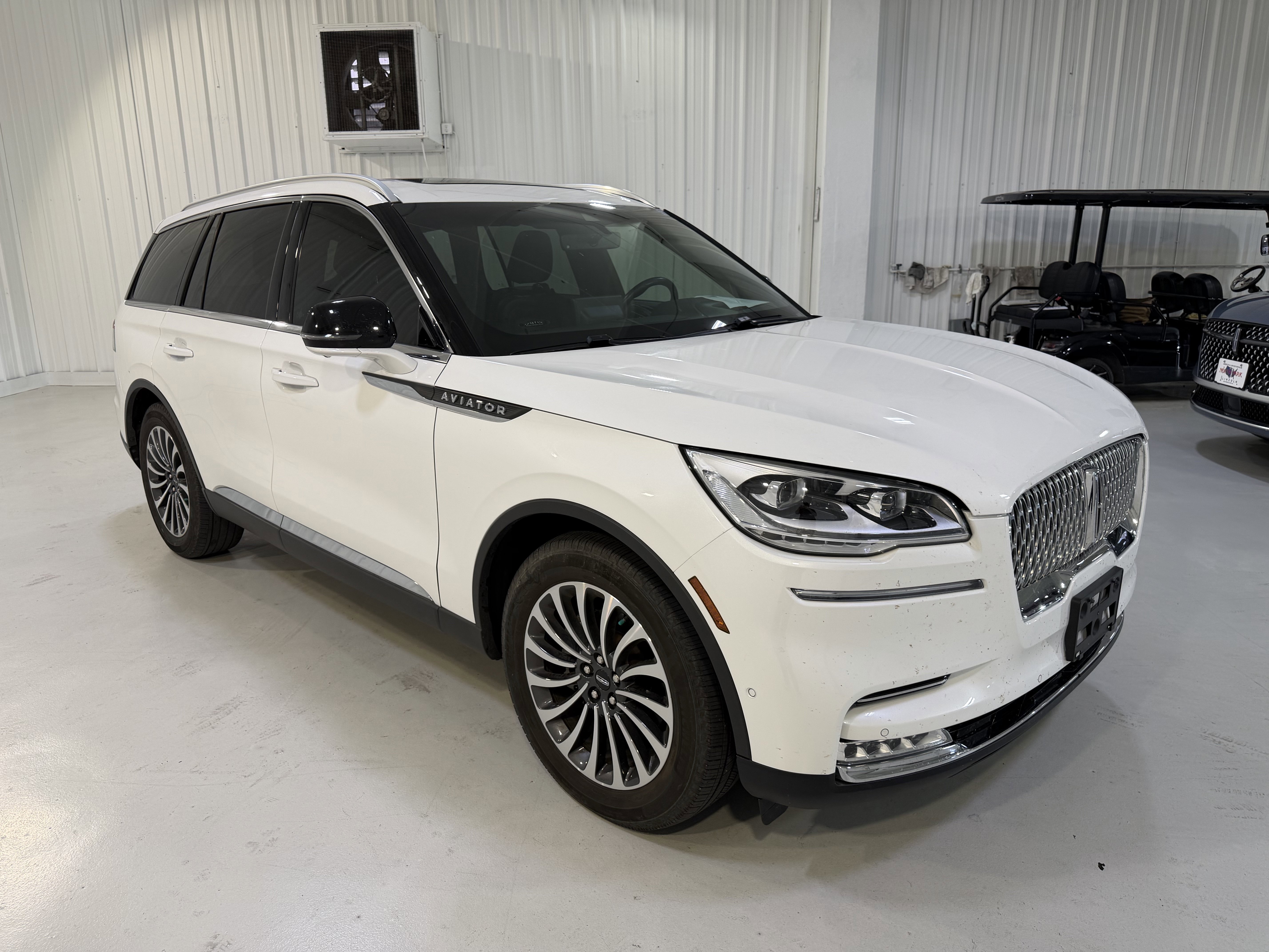 Used 2023 Lincoln Aviator Reserve w/ Equipment Group 201A RWD image 7