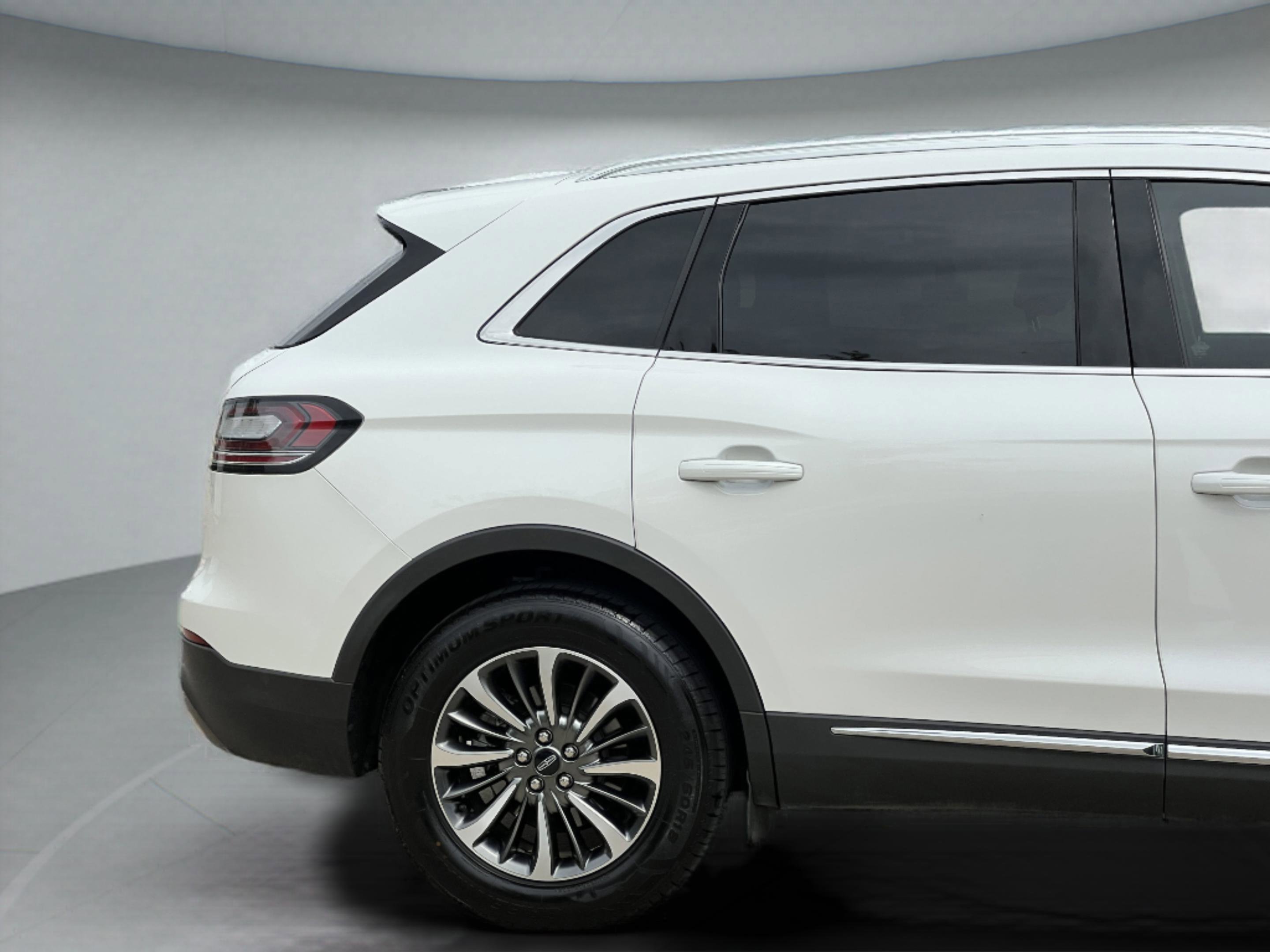 Used 2023 Lincoln Nautilus FWD image 11