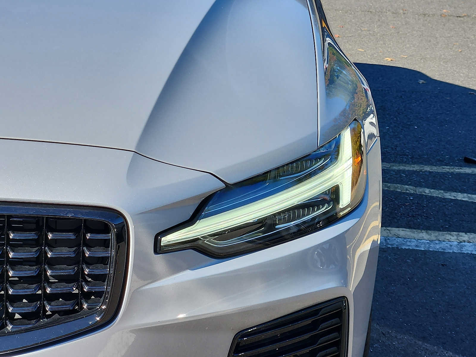 Certified 2024 Volvo S60 T8 Plus AWD/4WD image 9