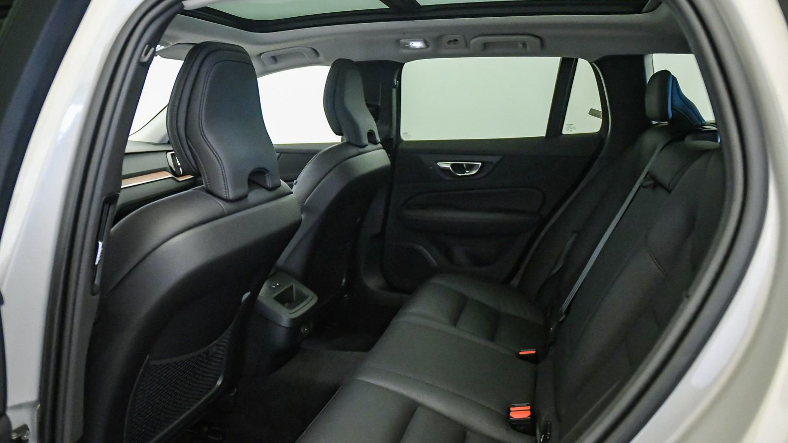 Certified 2025 Volvo V60 B5 Cross Country Plus image 19