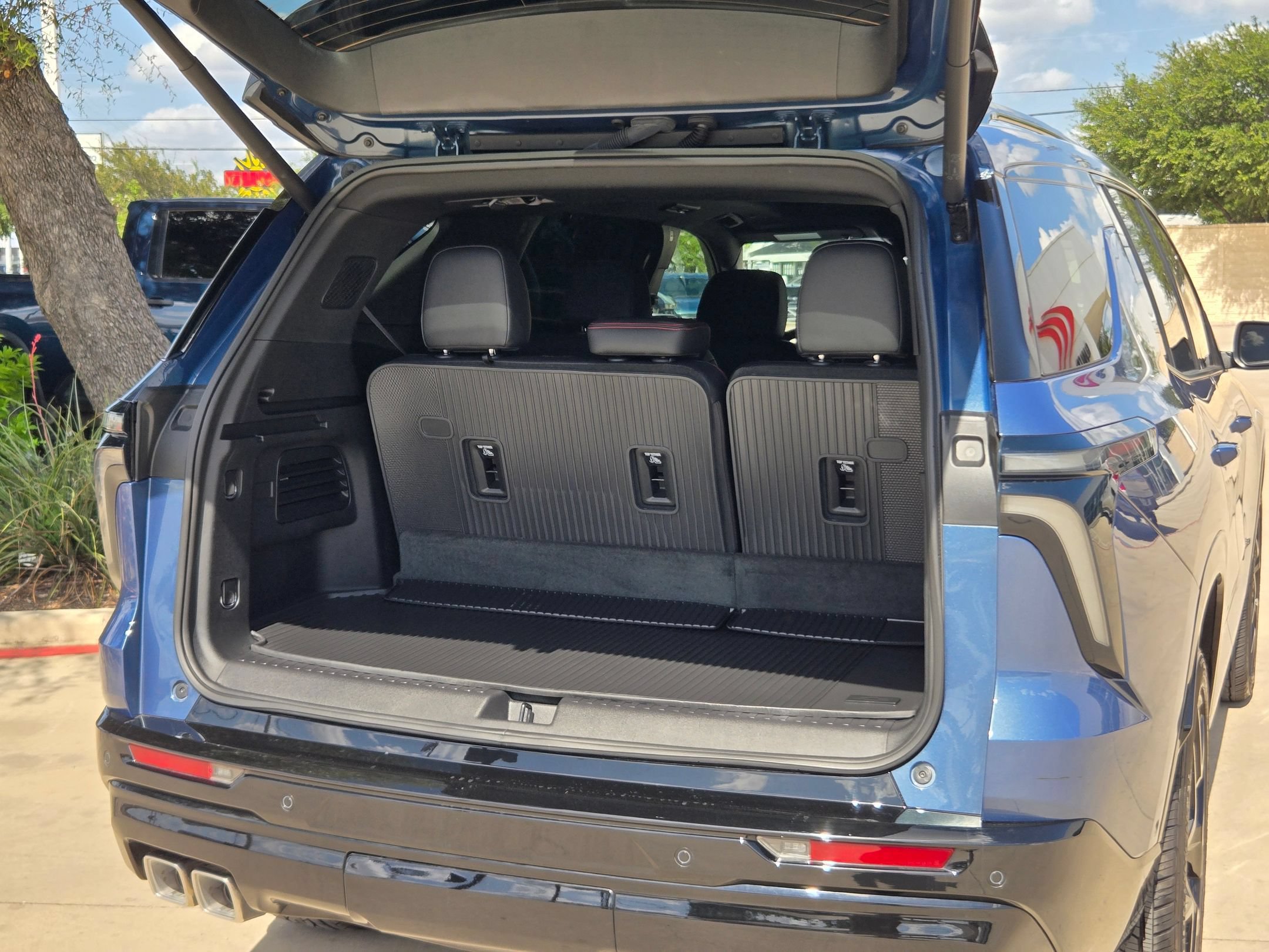 Certified 2026 Chevrolet Traverse RS w/ LPO, Floor Liner Package AWD/4WD image 26