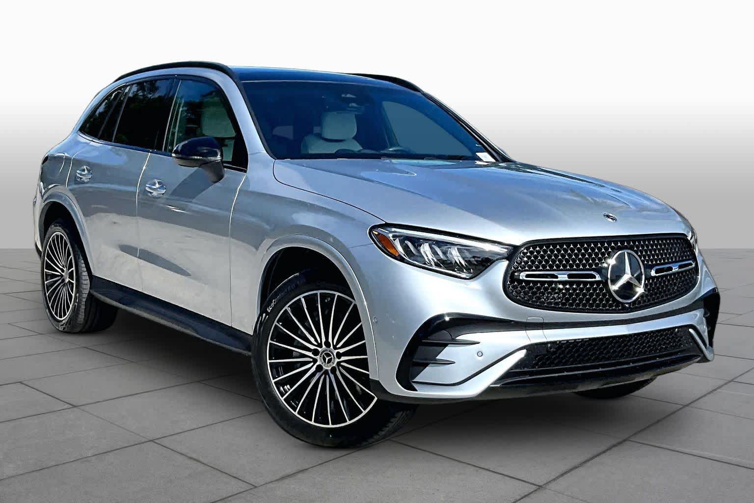 Used 2025 Mercedes-Benz GLC 300 4MATIC image 3