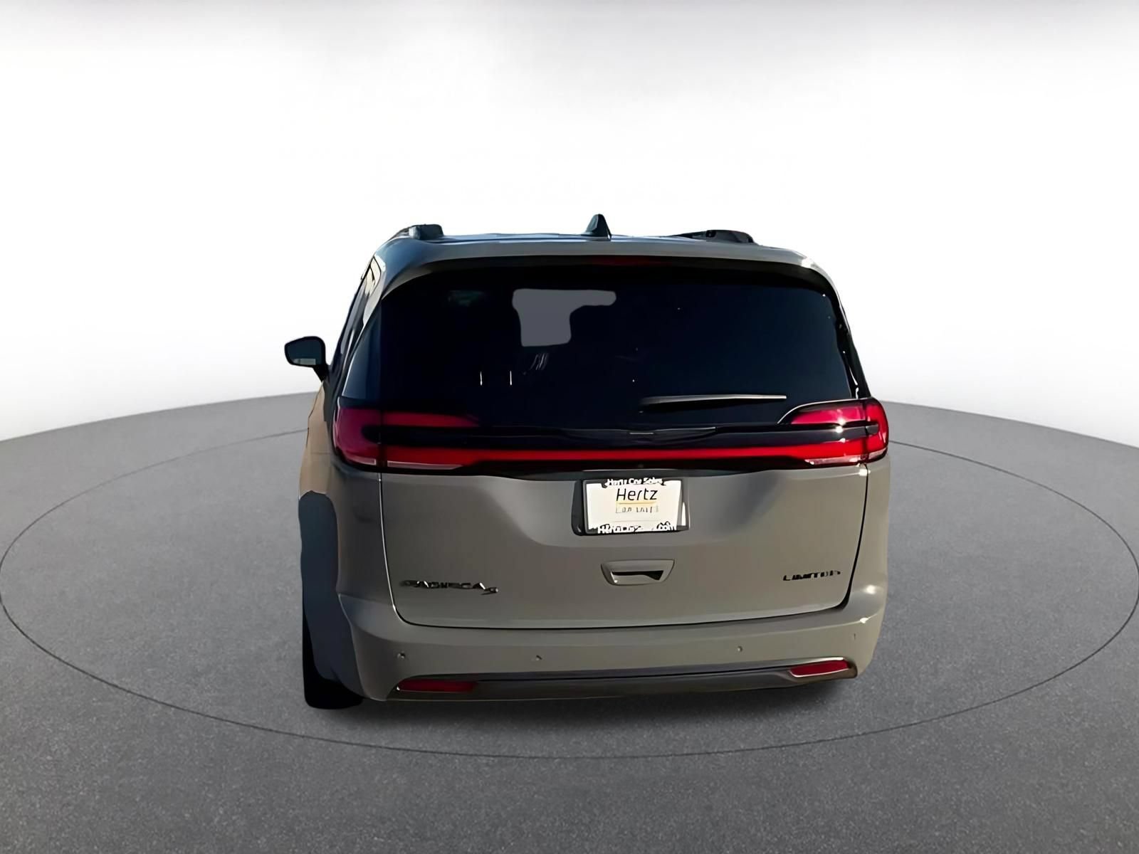Used 2025 Chrysler Pacifica Limited FWD image 10
