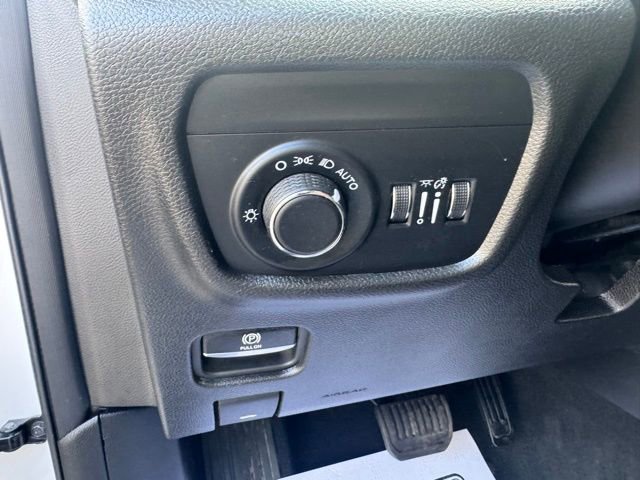 Certified 2024 Jeep Grand Cherokee Altitude image 12