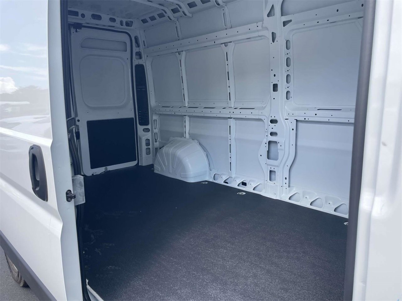 New 2025 RAM ProMaster 2500 w/ Convenience Group image 25