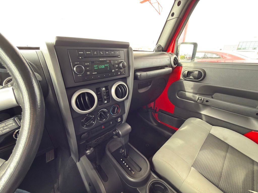 Used 2010 Jeep Wrangler Unlimited Sahara image 22