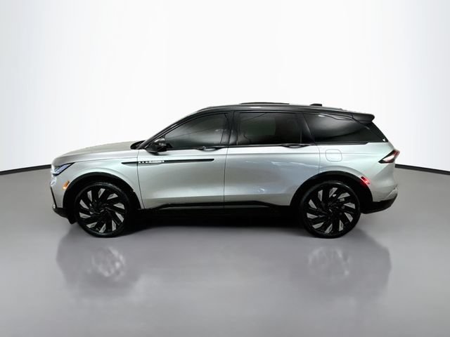 Used 2025 Lincoln Nautilus Reserve AWD/4WD image 4