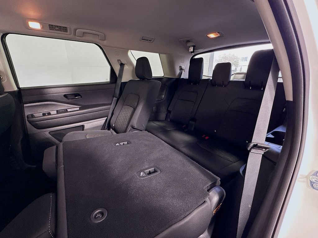 Used 2024 Nissan Pathfinder SV image 27