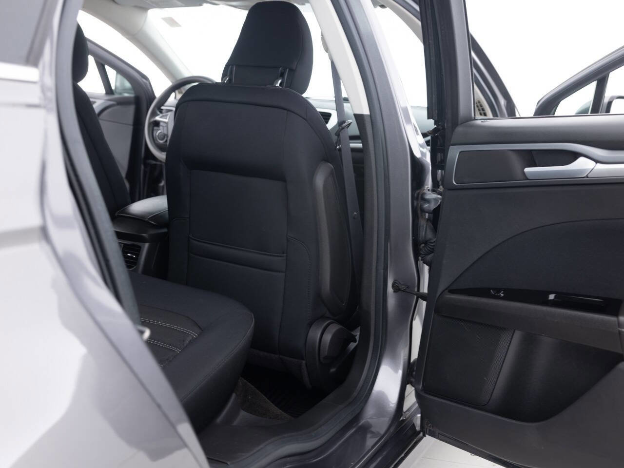 Used 2013 Ford Fusion SE image 30