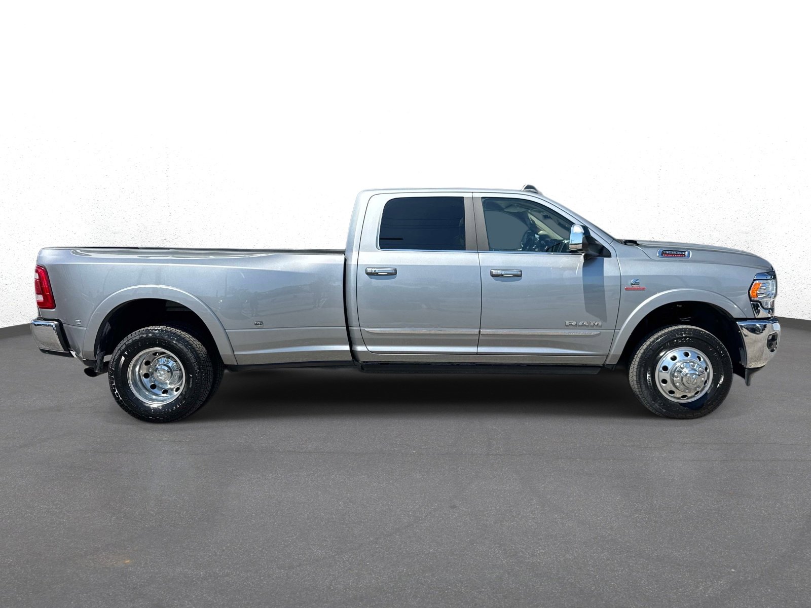 Used 2022 RAM 3500 Limited image 2