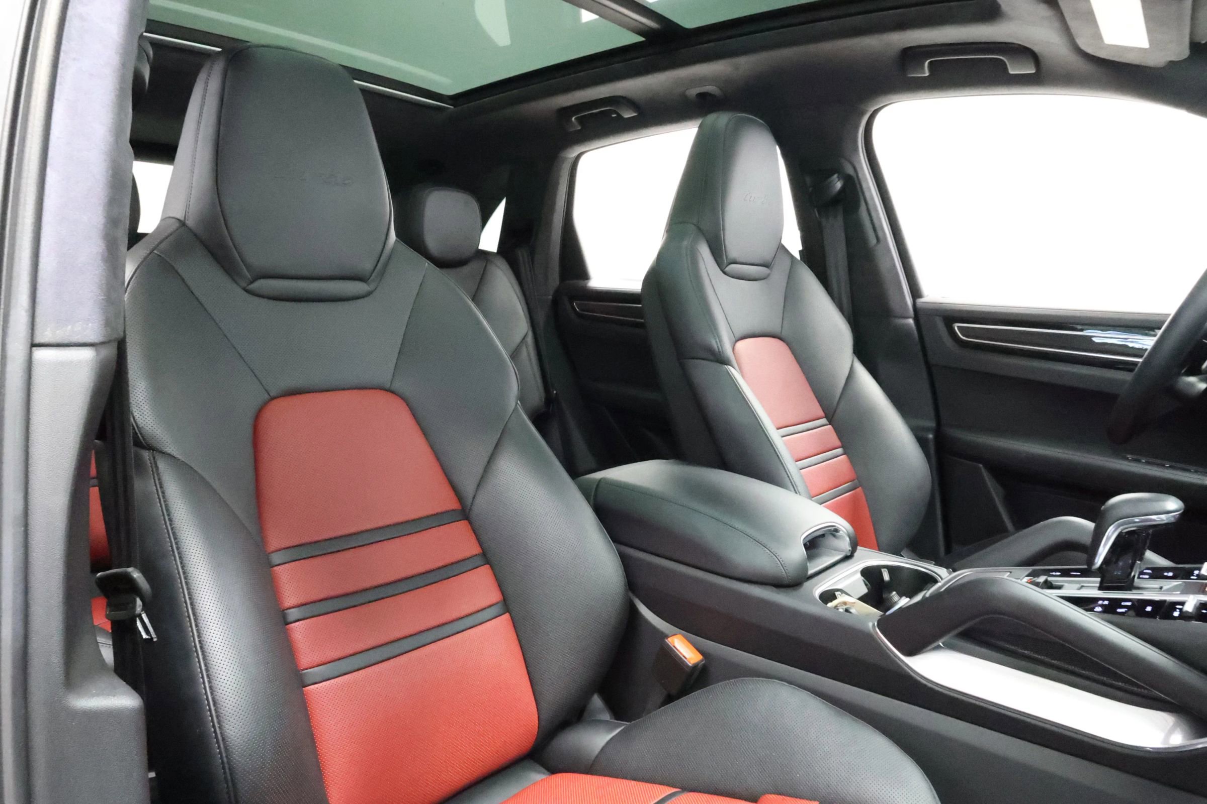 Used 2020 Porsche Cayenne Turbo image 81