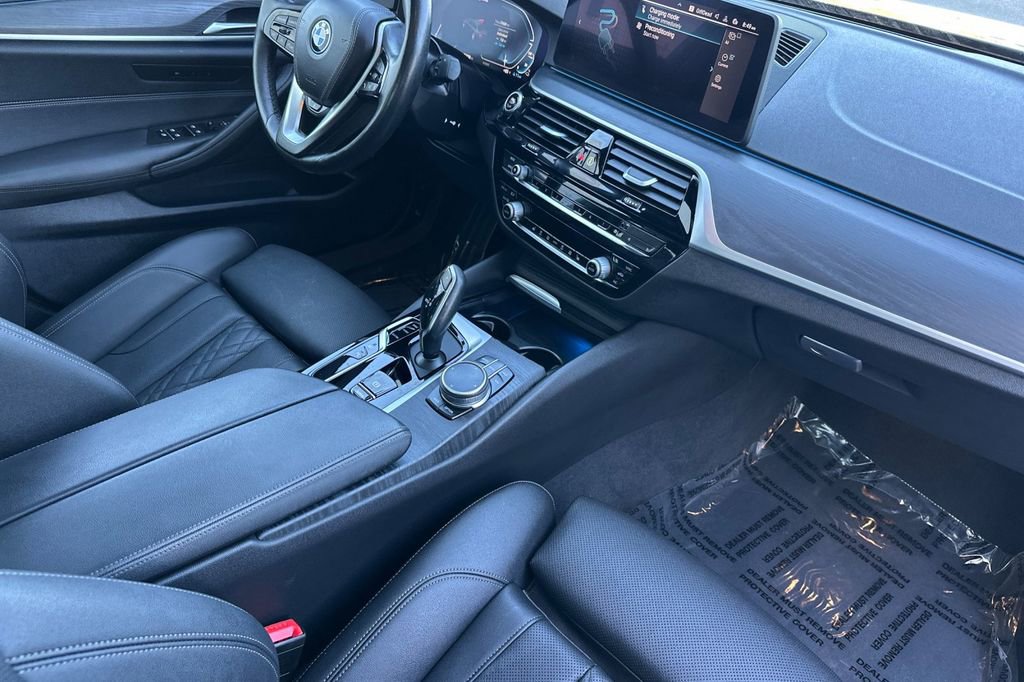 Used 2023 BMW 530e w/ Convenience Package image 16