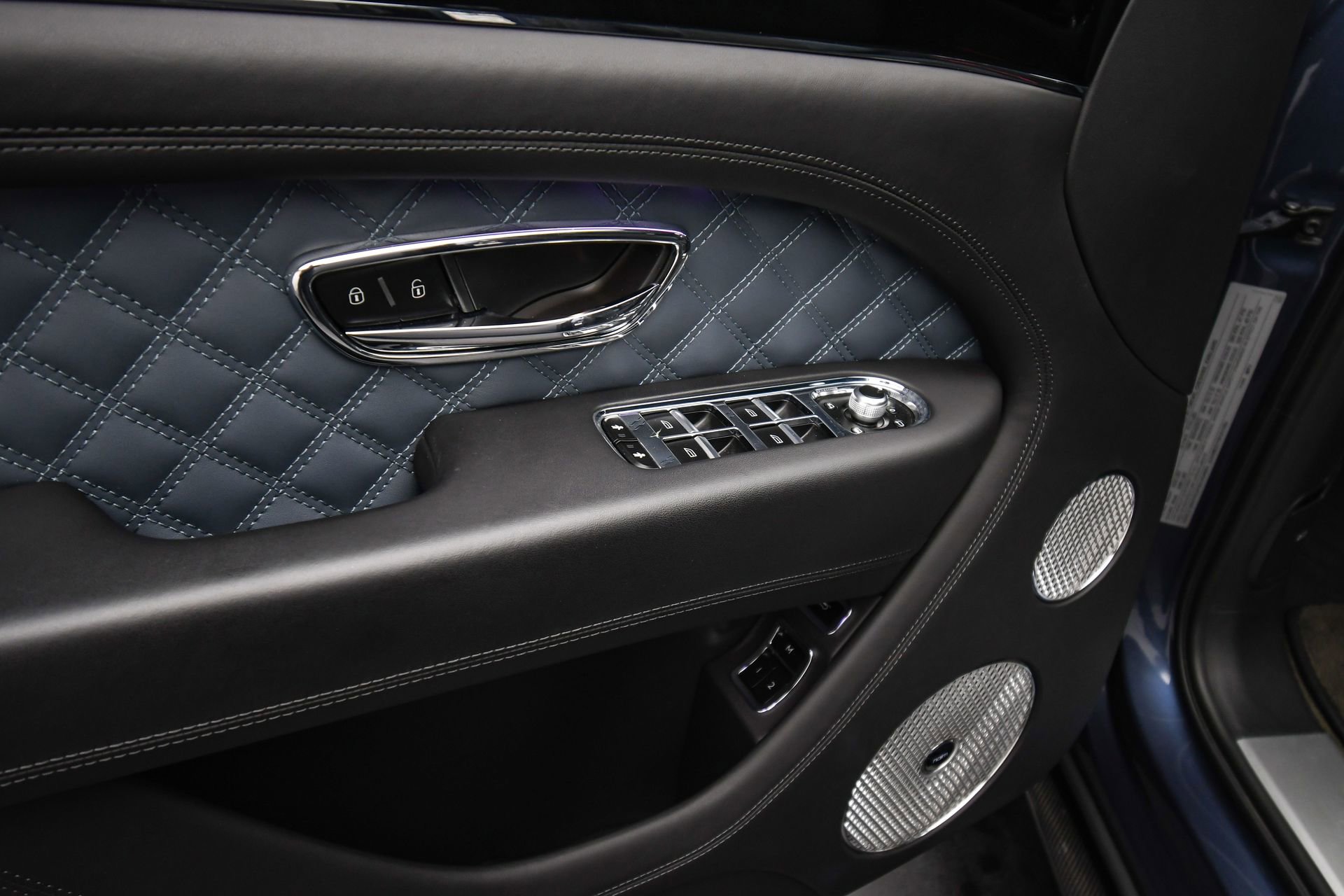 Used 2022 Bentley Bentayga S image 45