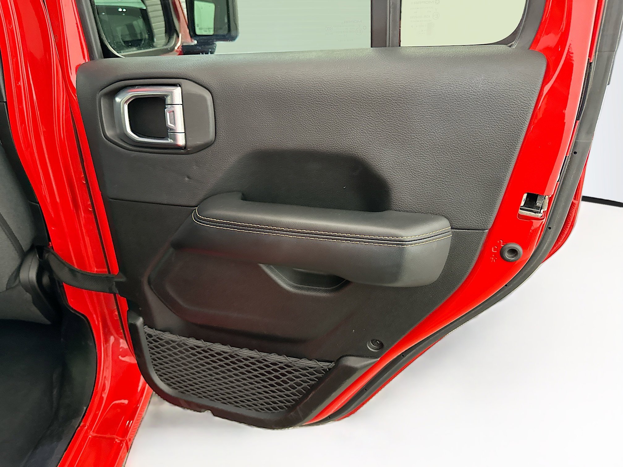 Used 2025 Jeep Wrangler Sahara image 30