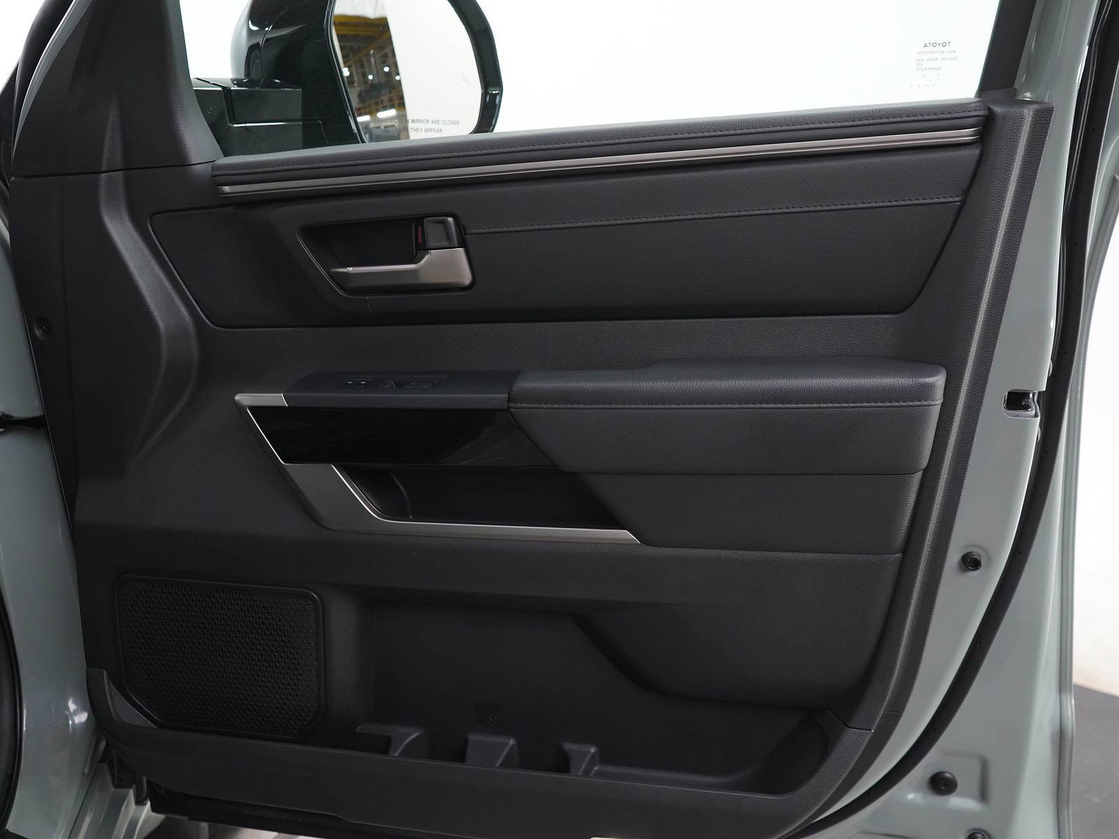 Used 2025 Toyota Tundra Limited AWD/4WD image 9