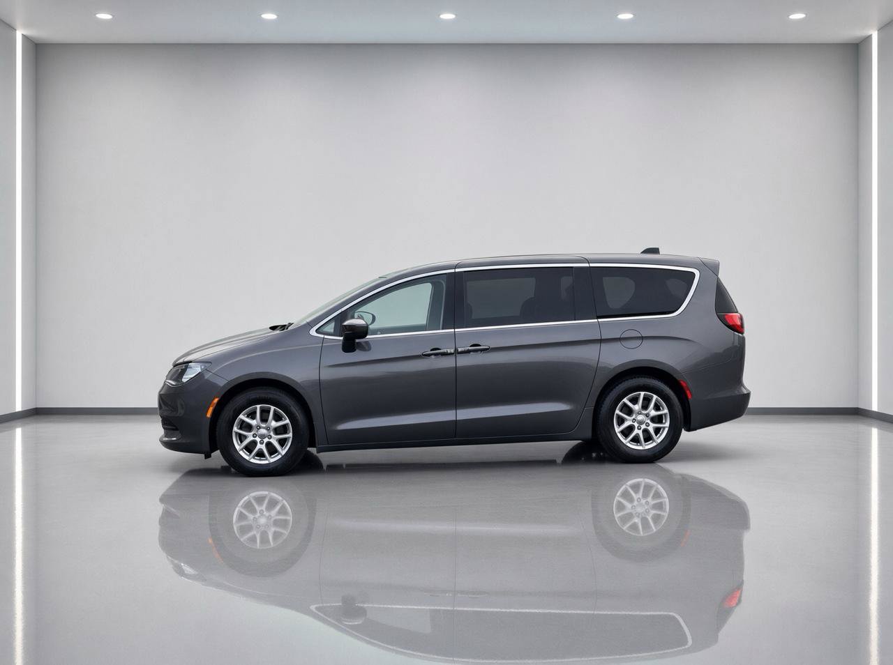 Used 2023 Chrysler Voyager LX FWD image 2