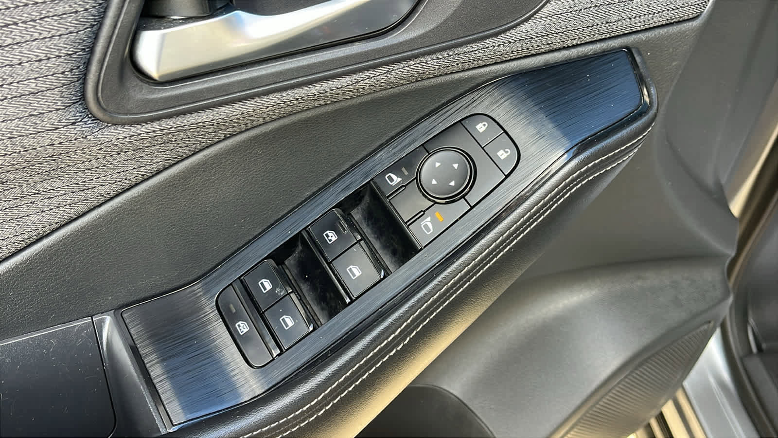 Used 2022 Nissan Rogue SV AWD/4WD image 25