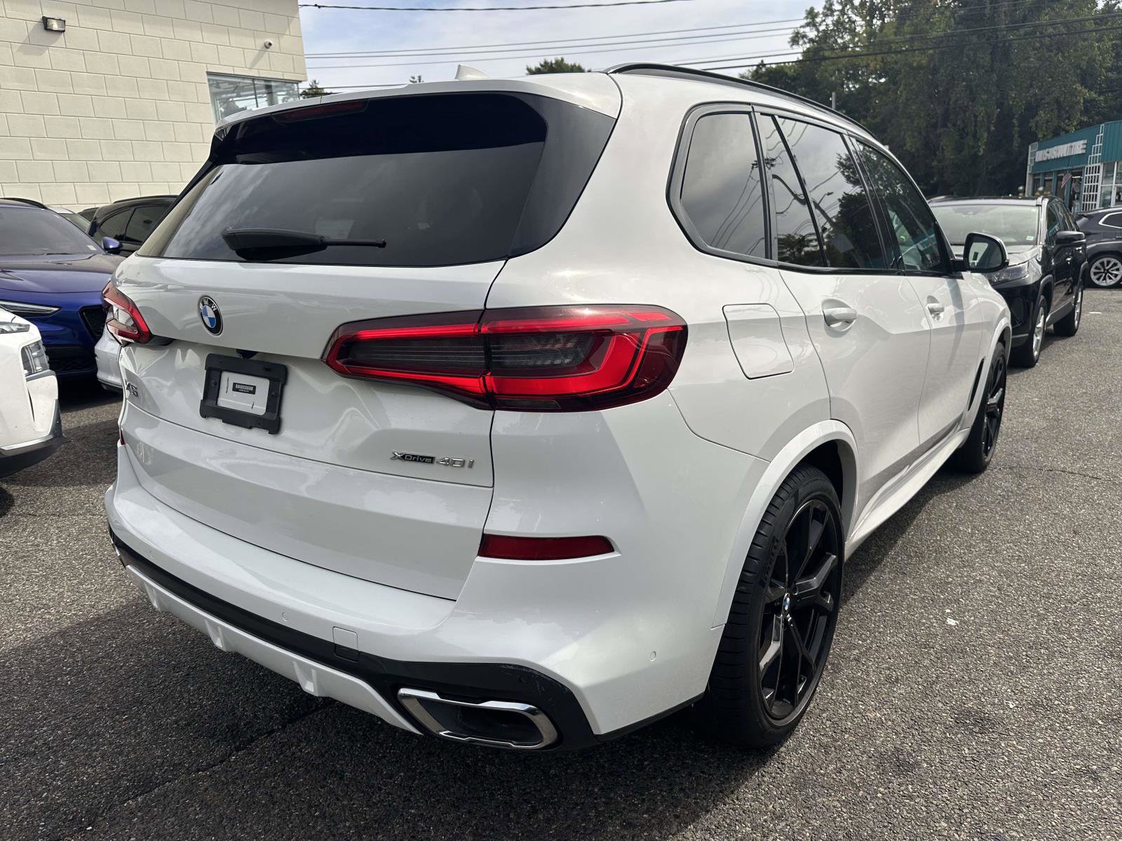 Used 2019 BMW X5 xDrive40i w/ M Sport Package AWD/4WD image 2
