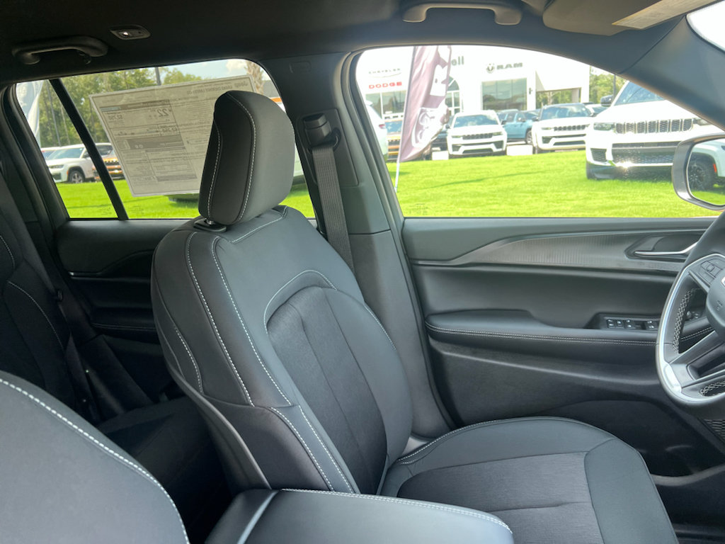 New 2026 Jeep Grand Cherokee 2WD image 13