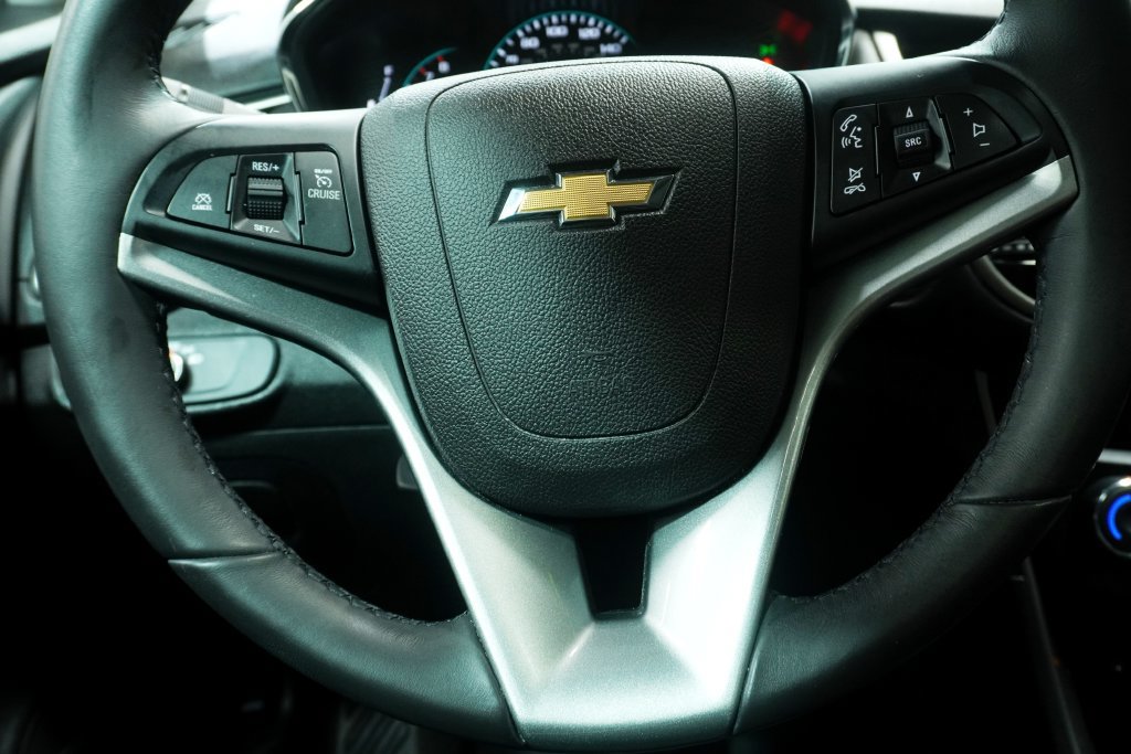 Used 2020 Chevrolet Trax LT w/ Sun & Sound Package FWD image 16