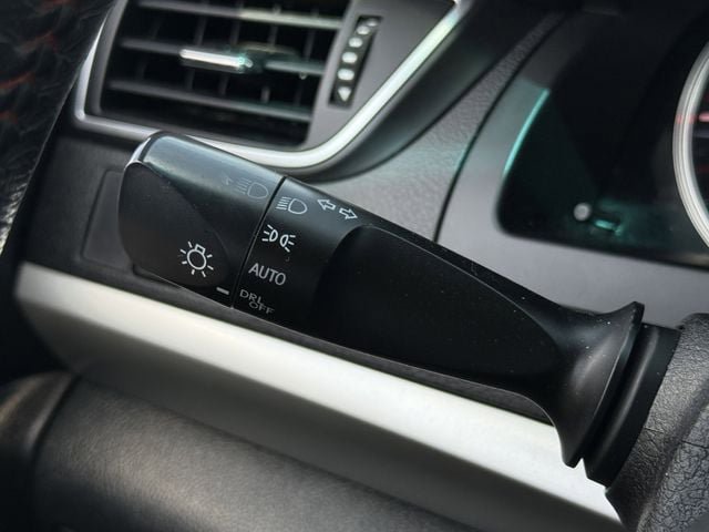Used 2015 Toyota Camry SE FWD image 21