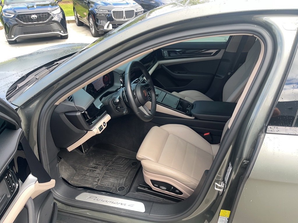 Used 2025 Porsche Panamera 4 image 5