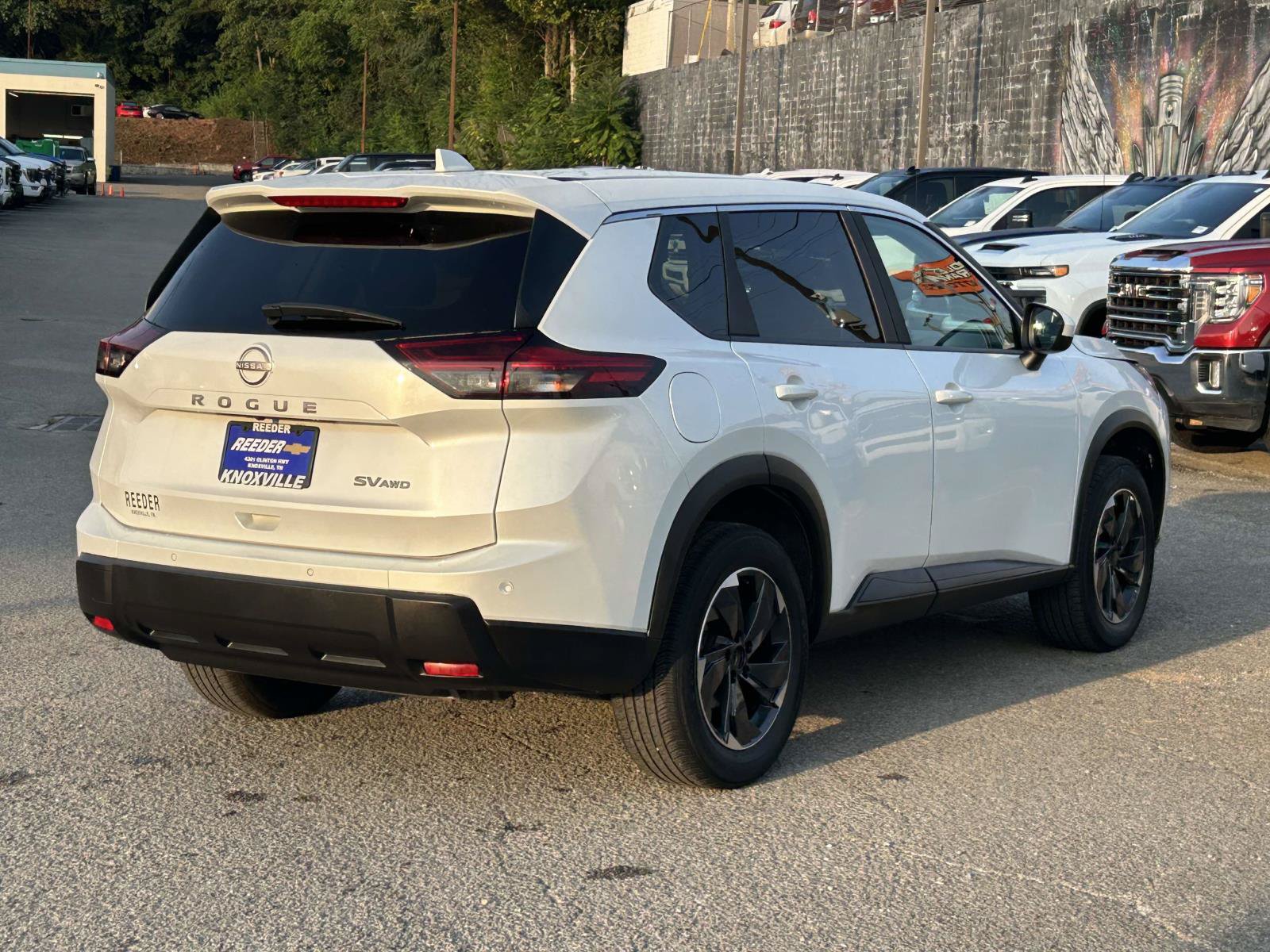Used 2024 Nissan Rogue SV AWD/4WD image 7