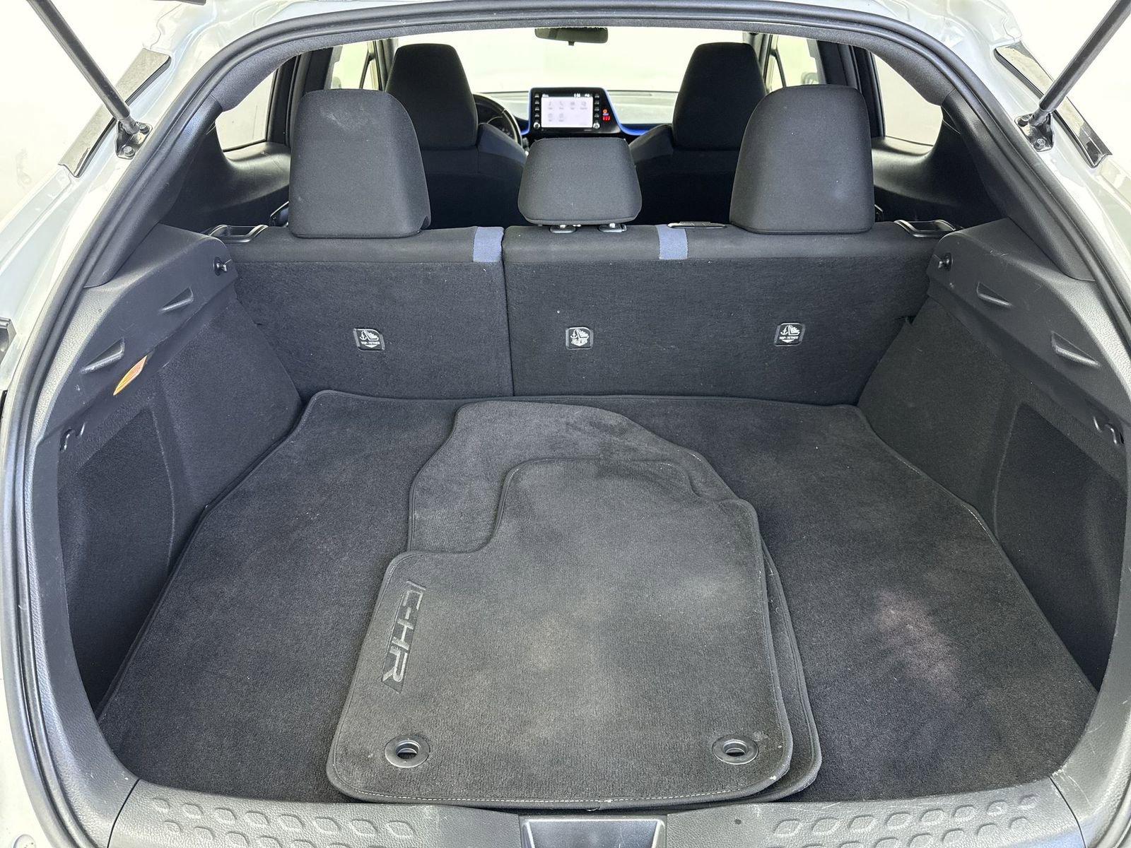 Used 2021 Toyota C-HR XLE image 38