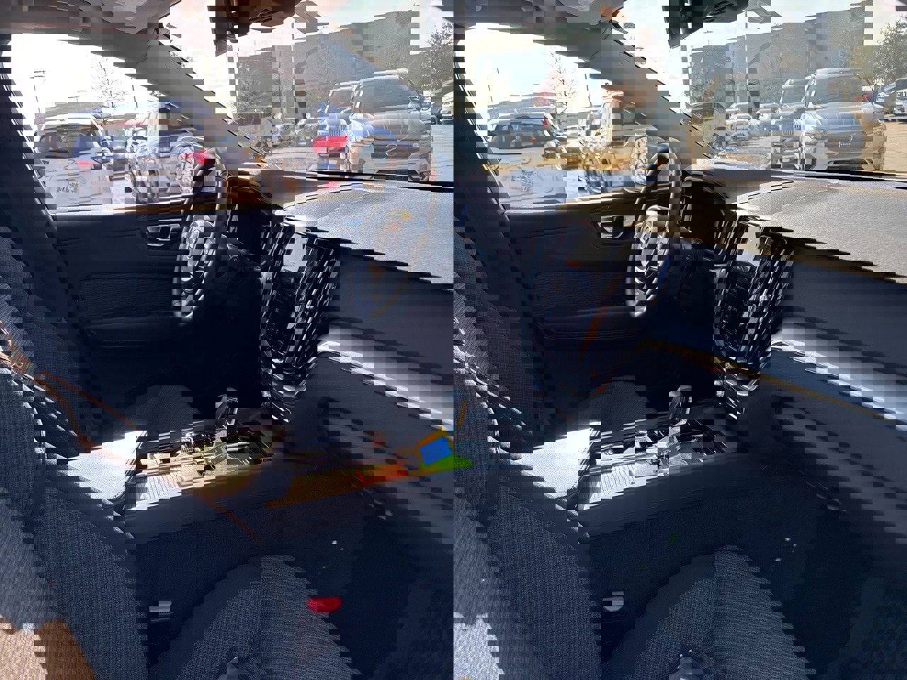 Certified 2023 Volvo XC60 B5 Core image 13