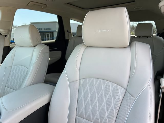 Used 2022 Buick Enclave Avenir w/ Avenir Technology Package AWD/4WD image 16