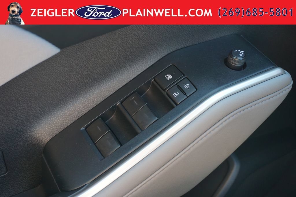 Used 2022 Toyota Highlander LE AWD/4WD image 31
