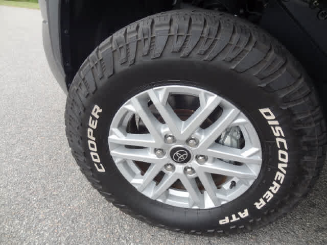 Used 2024 Toyota Tundra SR5 w/ SR5 Premium Package AWD/4WD image 40