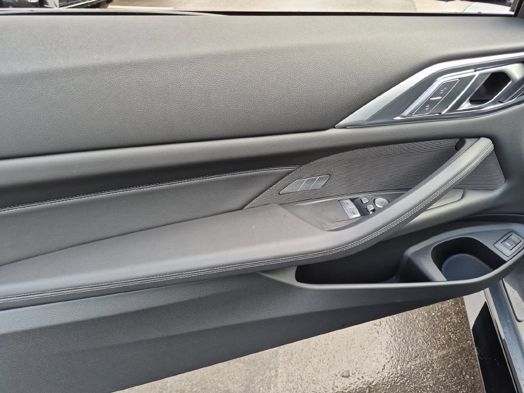 Used 2027 BMW M4 Competition RWD image 14