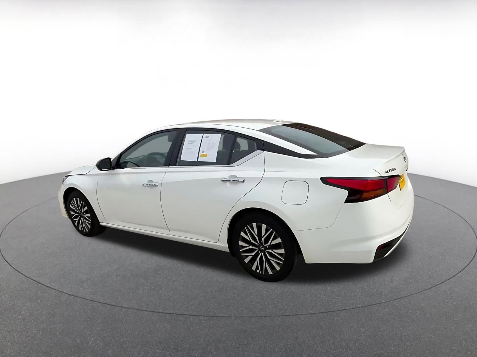 Used 2025 Nissan Altima 2.5 SV FWD image 10