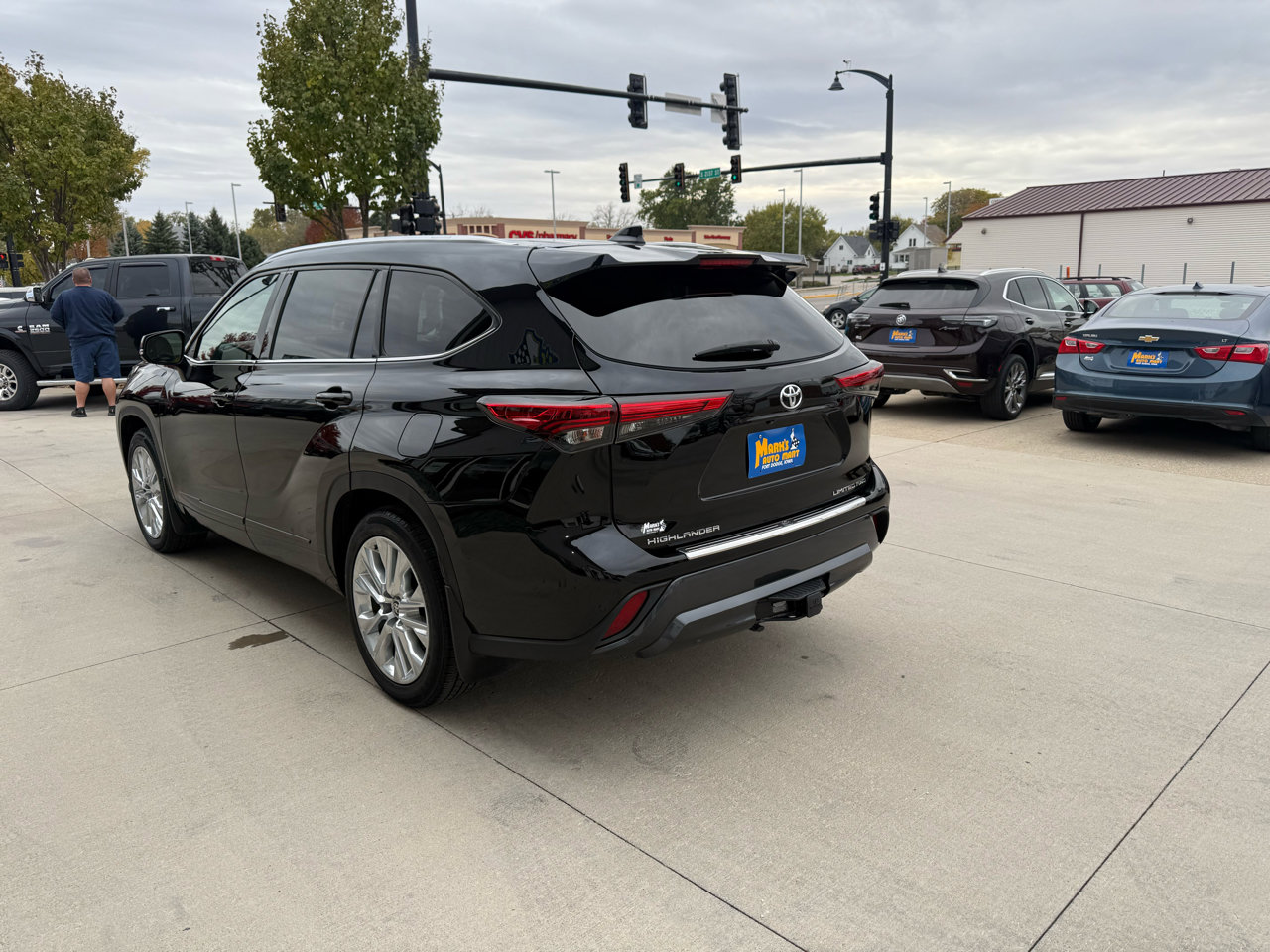Used 2021 Toyota Highlander Limited image 4