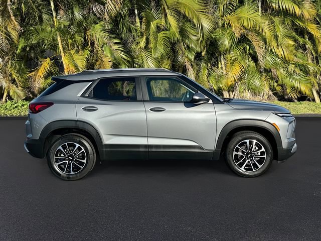 Used 2025 Chevrolet TrailBlazer LT image 4