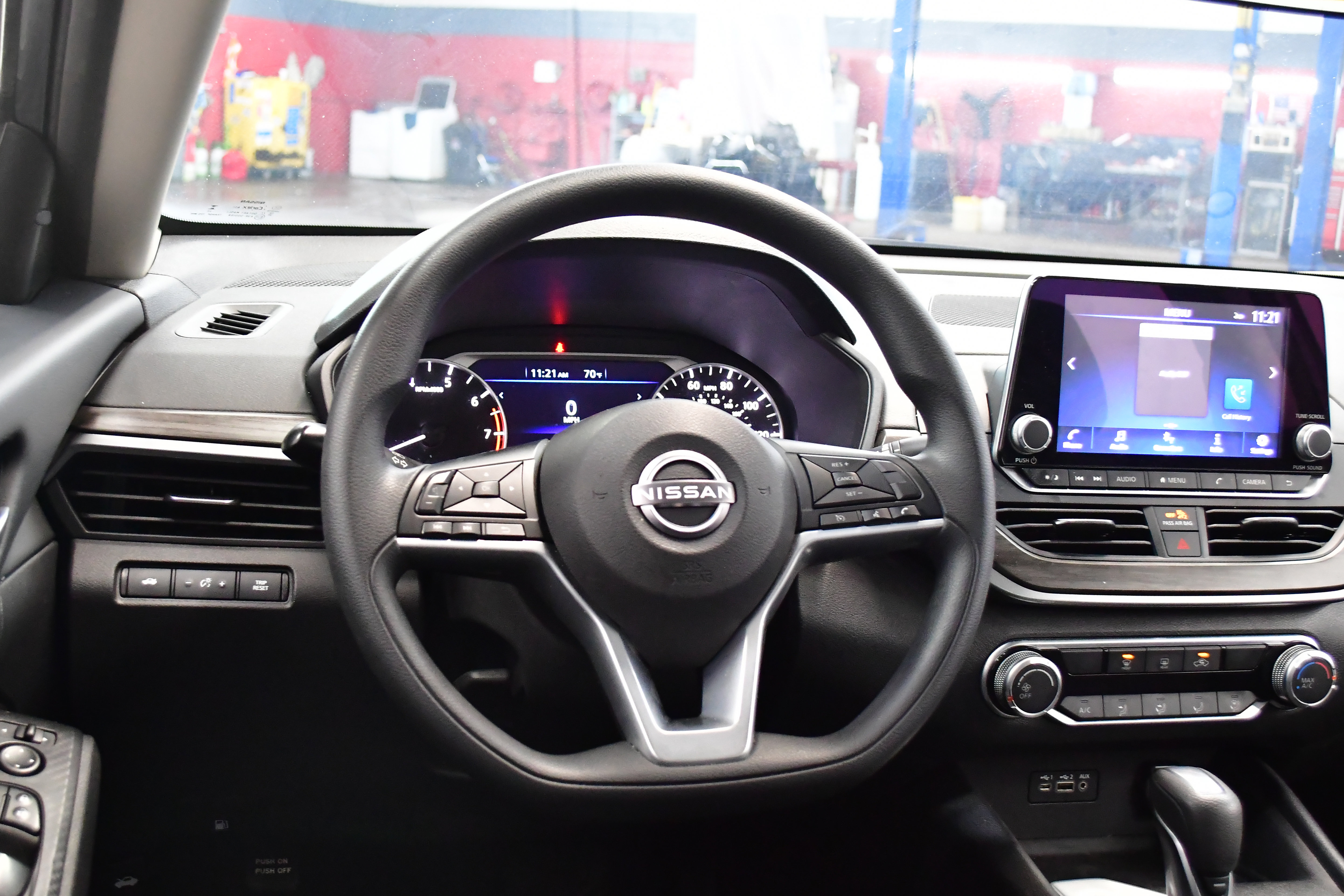 Used 2025 Nissan Altima 2.5 SV FWD image 8