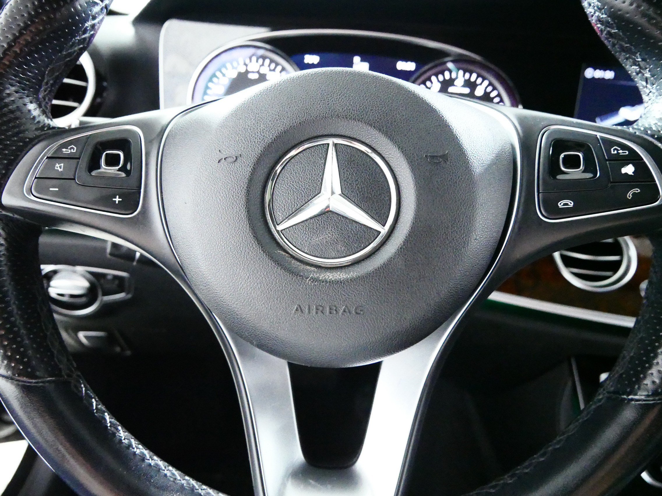 Used 2018 Mercedes-Benz E 300 4MATIC image 25