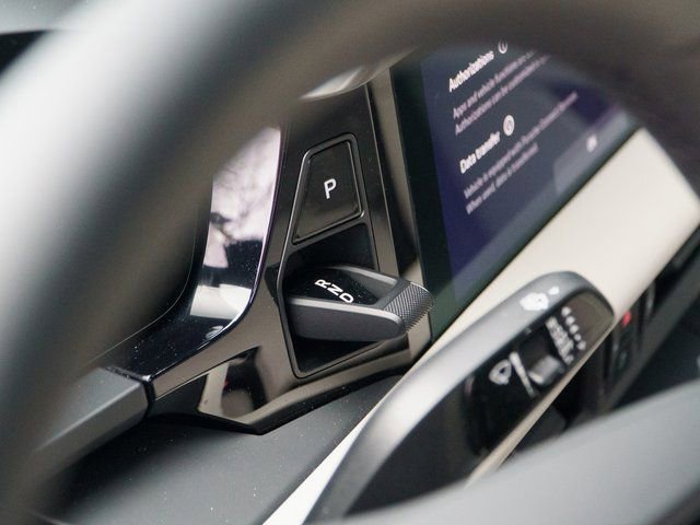 Certified 2025 Porsche Macan Electric image 29