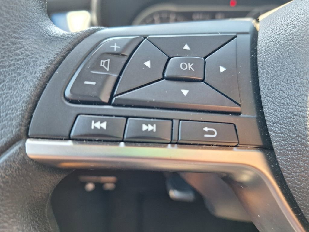Used 2025 Nissan Versa SV FWD image 12