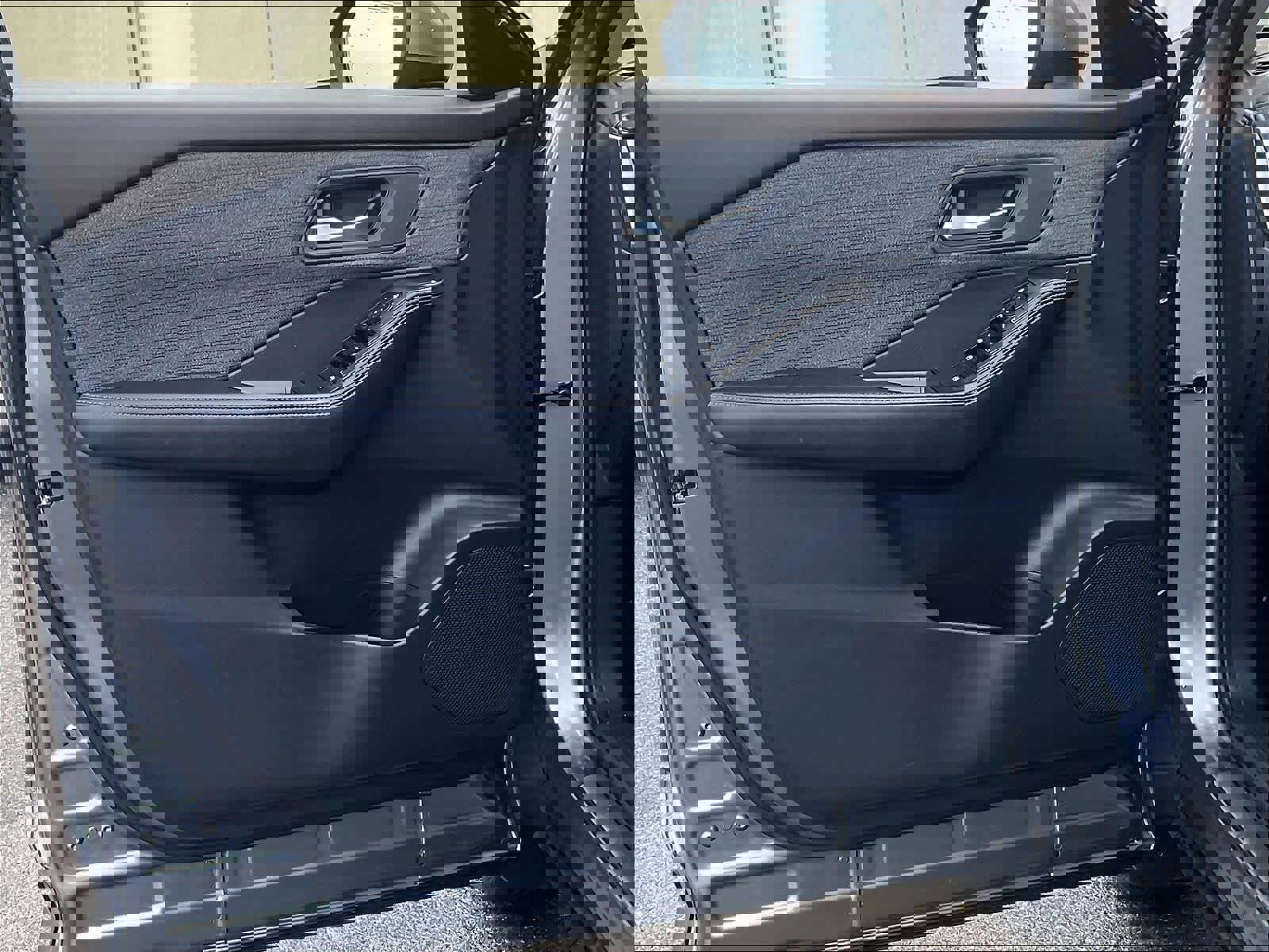 Used 2023 Nissan Rogue SV image 9