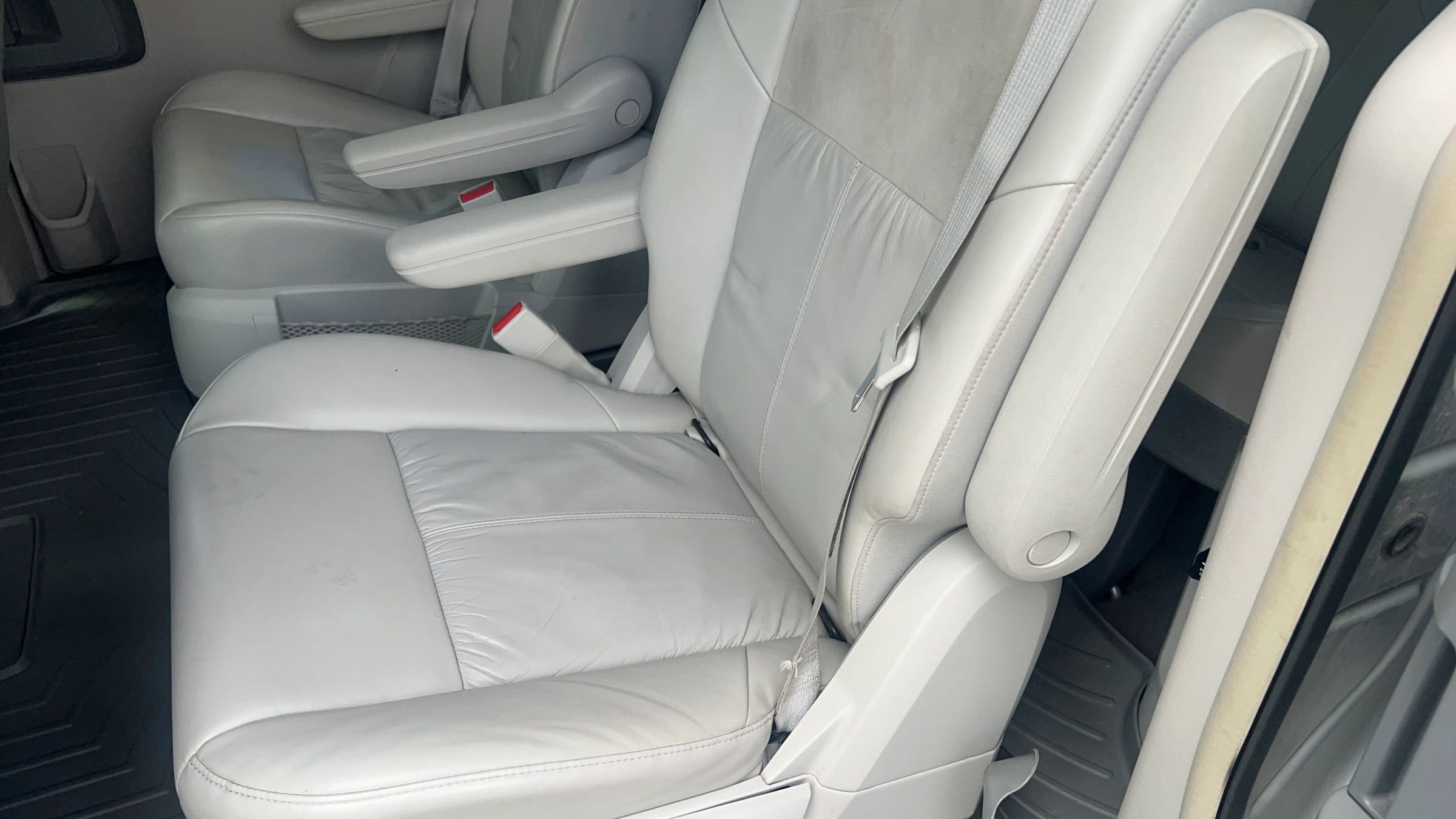 Used 2008 Chrysler Town & Country Limited w/ Entertainment Group #3 FWD image 22