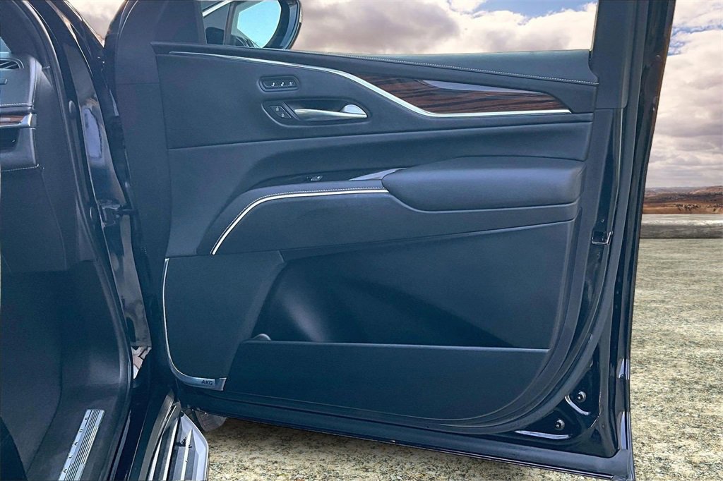 Used 2021 Cadillac Escalade Premium Luxury image 29