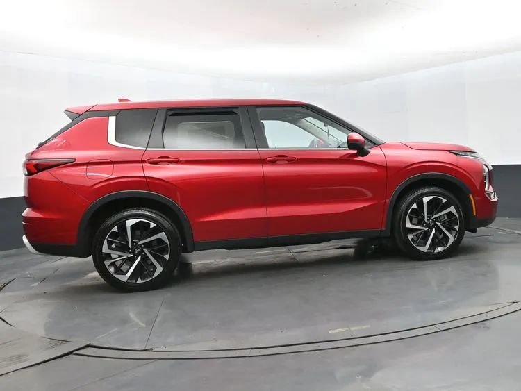 Used 2024 Mitsubishi Outlander FWD image 4