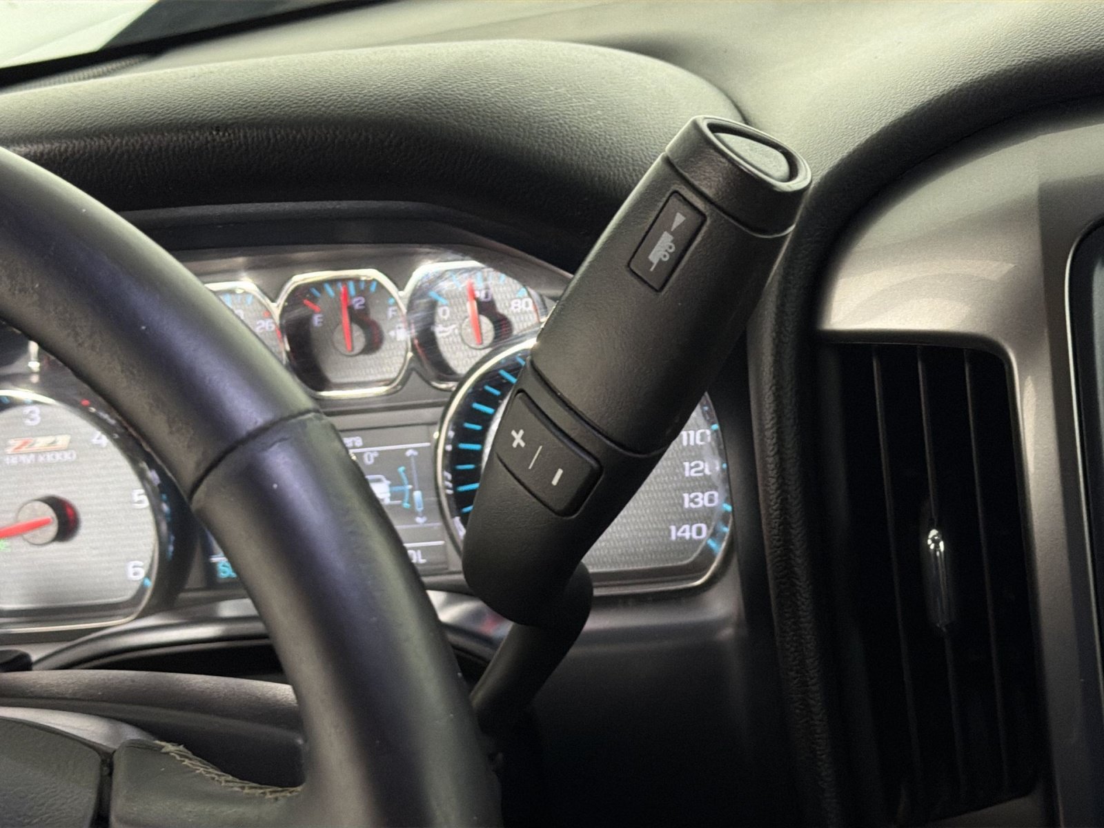 Used 2018 Chevrolet Silverado 1500 LT w/ All Star Edition AWD/4WD image 19