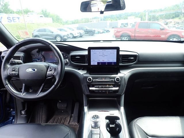Used 2020 Ford Explorer XLT w/ Equipment Group 202A AWD/4WD image 13