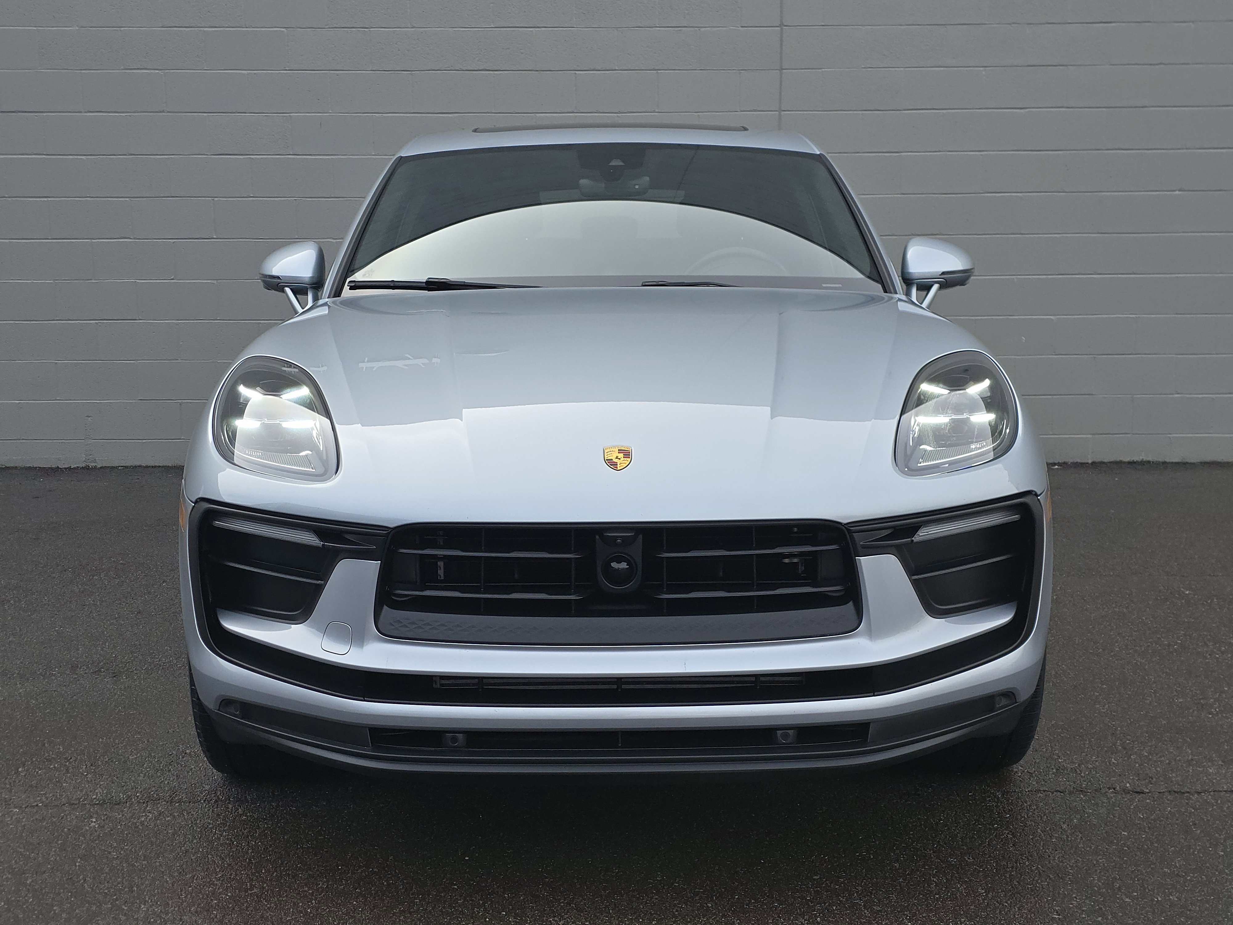 Certified 2023 Porsche Macan image 6