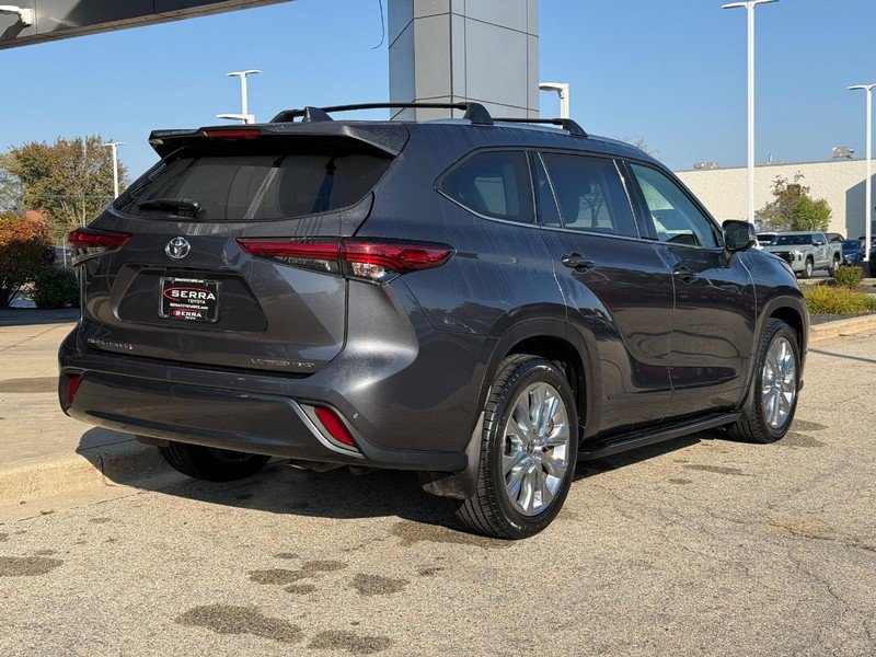 Used 2023 Toyota Highlander Limited AWD/4WD image 3